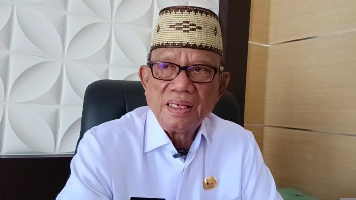 RAPAT PIMPINAN -- Bupati Bone Bolango, Ismet Mile, saat diwawancarai TribunGorontalo.com, Senin (2/3/2026). Bupati mengungkap pentingnya stabilitas bagi masyarakat.