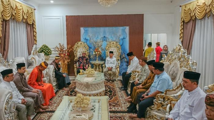 Bupati Bone Bolango, Ismet Mile, saat pertemuan di Rumah Dinas