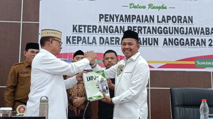 Bupati Bone Bolango menghadiri Rapat Paripurna di Aula DPRD