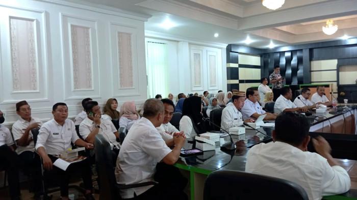 Bupati Gorontalo Sofyan Puhi  ddddgtggfg