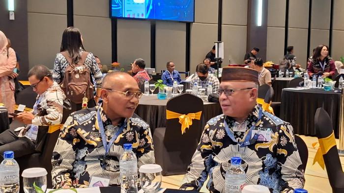 RAKERNAS APKASI -- Bupati Gorontalo Sofyan Puhi (mengenakan kopiah karanji) saat menghadiri Rakernas APKASI 2026 di Batam. Bupati Sofyan mengawal pembangunan Kabupaten Gorontalo.