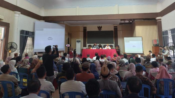 100 HARi KERJA - Bupati Gorontalo Utara, Thariq Modanggu melakukan evaluasi kinerja dan refleksi capaian program 100 hari kerja yang dilaksanakan oleh Organisasi Perangkat Daerah (OPD) pada Jumat (07/11/2025)