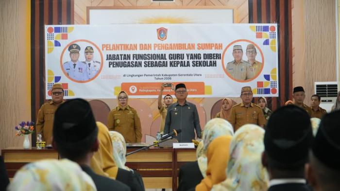 Bupati Gorontalo Utara Thariq Modanggu melantik 60 Kepala Sekolah dddddd