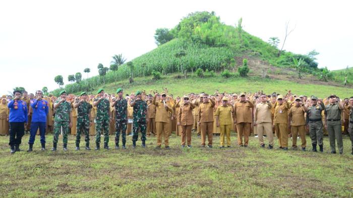 Bupati Gorontalo Utara Thariq Modanggu memimpin apel perdana fff88888