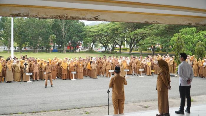 Bupati Gorontalo Utara Thariq Modanggu memimpin apel perdana pasca libur 8888555