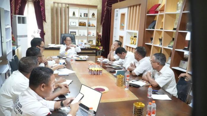 AGENDA - Bupati Gorontalo Utara Thariq Modanggu mempimpin rapat evaluasi capaian pendapatan asli daerah (PAD) pada Rabu (11/06/2026)