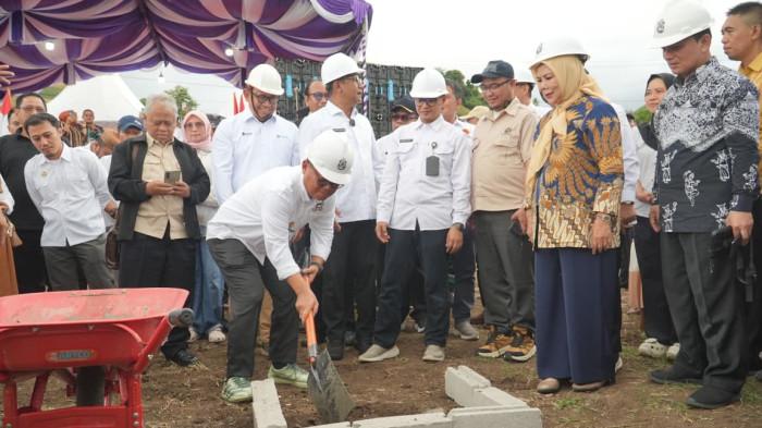 Bupati Gorontalo Utara Thariq Modanggu saat groundbreaking ggggg