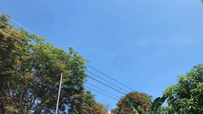 CUACA -- Langit bersih di arah Utara Gorontalo siang ini 12 April 2026.