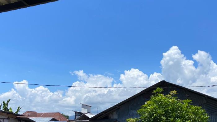 Cuaca Gorontalo besok berawan dengan potensi hujan ringan di beberapa wilayah.