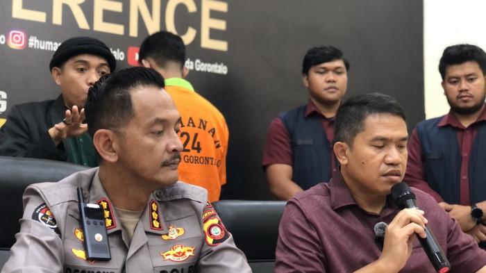 TRANSAKSI FIKTIF -- Suasana konferensi pers di Mapolda Gorontalo. Direktorat Reserse Kriminal Khusus (Ditreskrimsus) Polda Gorontalo mengungkap kasus dugaan penipuan dan manipulasi transaksi perbankan.