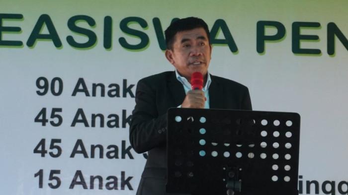 BEASISWA BJA GROUP - Direktur Biomasa Jaya Abadi (BJA) Group, Zunaidi memberikan sambutan saat penyaluran bantuan ke 195 siswa dan mahasiswa pada Rabu (07/01/2026)