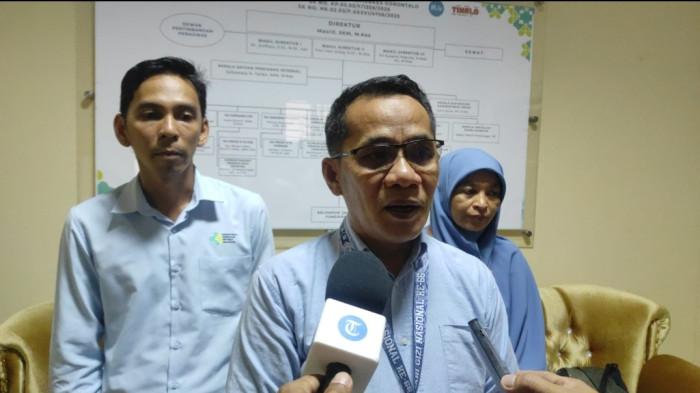 DUKUNGAN MBG -- Direktur Poltekkes Kemenkes Gorontalo, Masrif saat diwawancarai wartawan, Senin (2/2/2026). Masrif menjelaskan soal komitmen Poltekes dalam mendukung program MBG di Gorontalo.