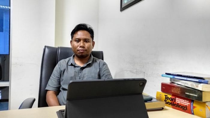 SINDIKAT SCAMMER -- Dosen Sosiologi Universitas Negeri Gorontalo, Halid Lemba, saat ditemui TribunGorontalo.com, Rabu (27/6/2025). Halid mengungkap fenomena banyaknya orang Indonesia yang ingin bekerja ke Kamboja.