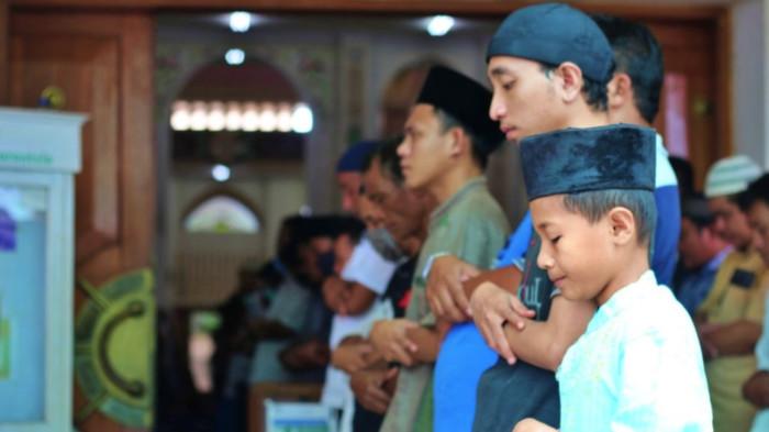 IDUL FITRI -- Potret warga Gorontalo salat di Masjid Agung Baiturrahman, Kota Gorontalo, Provinsi Gorontalo. FOTO: Wawan Akuba
