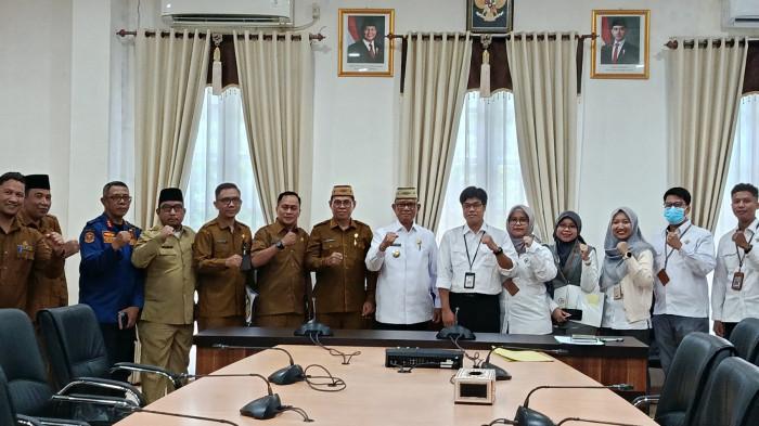Foto bersama Bupati Bone Bolango, Ismet Mile dengan jajaran OPD