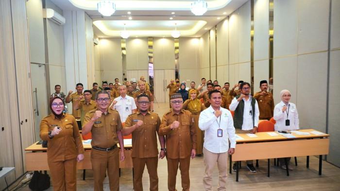 Foto bersama Bupati Gorontalo Sofyan Puhi di Hotel Yulia
