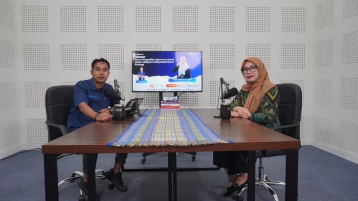TRIBUN PODCAST - Foto jurnalis TribunGorontalo.com, Jefry Potabuga bersama Ketua Pengadilan Agama Suwawa, Noni Tabito. Simak perjalanan karier Noni Tabito.