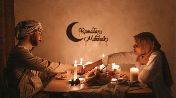 MAKAN SAHUR : Foto orang sedang menyantap hidangan sahur, diambil dari Pexels, Minggu (23/2/2025). Simak jadwal imsakiyah untuk wilayah Gorontalo, Jumat (20/2/2026).