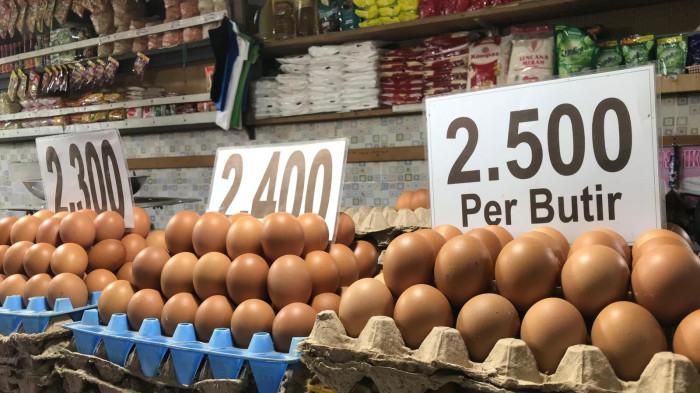 Foto telur ayam di lapar Pasar Liluwo,