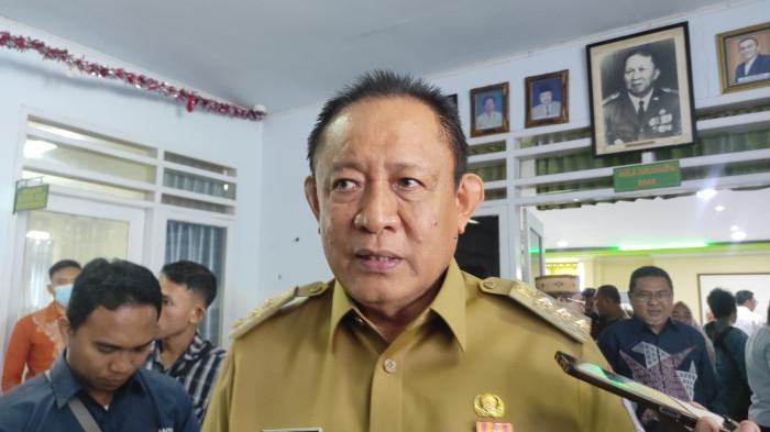 UMP GORONTALO -- Gubernur Gorontalo, Gusnar Ismail saat konferensi pers layanan bedah jantung terbuka di RSUD Aloe Saboe, Kota Gorontalo, Senin (15/12/2025). UMP Gorontalo tahun 2026 resmi ditetapkan hari ini.