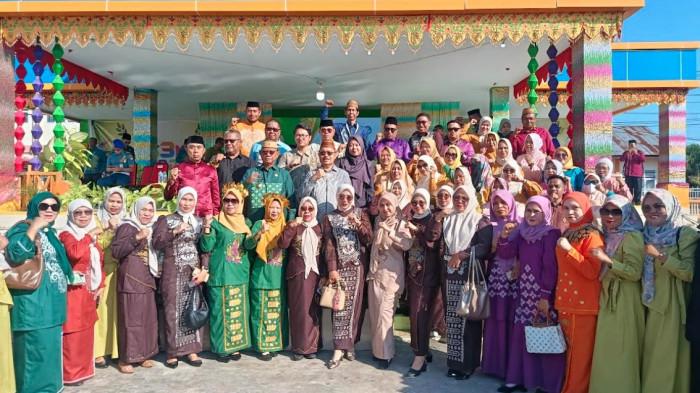 HARDIKNAS -- Pejabat Pemkab Bone Bolango foto bersama
