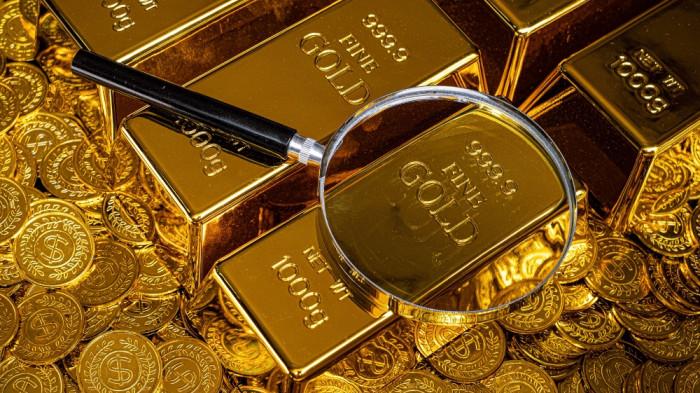 HARGA EMASI -- Diskusi panel kemudian mengarah pada proyeksi harga emas jangka panjang. Garofalo menilai harga emas berpotensi mencapai US$7.000 hingga US$8.000 per ons atau sekitar Rp109,9 juta hingga Rp125,6 juta per ons.