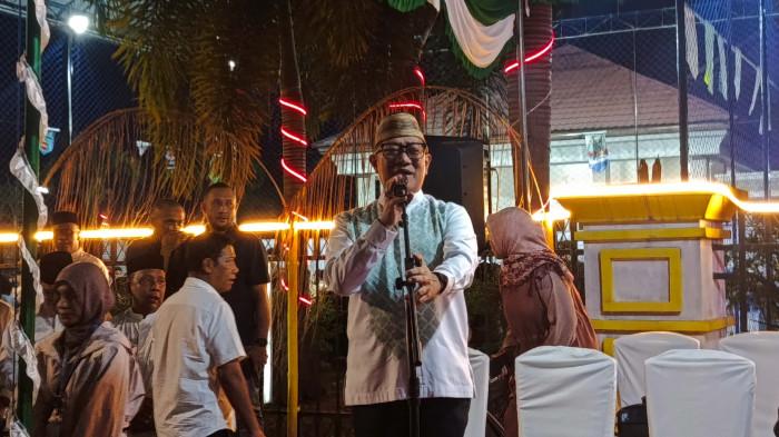 HUT GORONTALO -- Wawali Kota Gorontalo, Indra Gobel saat melepas peserta