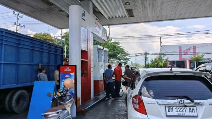HARGA BBM -- Kondisi antrean di SPBU Andalas Kota Gorontalo, Senin (20/4/2026). (Sumber foto: TribunGorontalo.com/Jefri Potabuga)