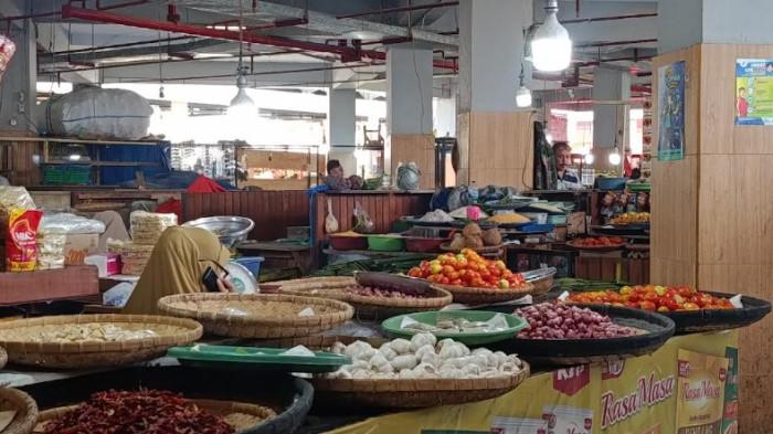 Harga bahan pokok di Pasar Sentral Kota Gorontalo, Selasa (24/3/2026).