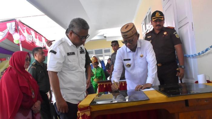 PERESMIAN SEKOLAH--Bupati Bone Bolango, Ismet Mile resmikan gedung baru SDN 1 Bone Raya, Kabupaten Bone Bolango, Provinsi Gorontalo pada Rabu (28/1/2026)