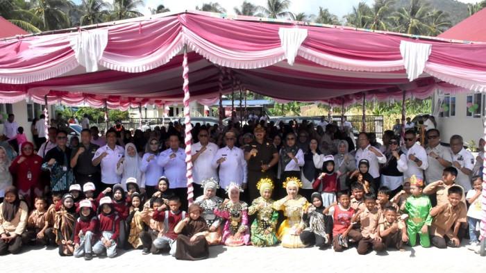 Ismet Mile resmikan gedung baru SDN 1 Bone Raya ghhhh