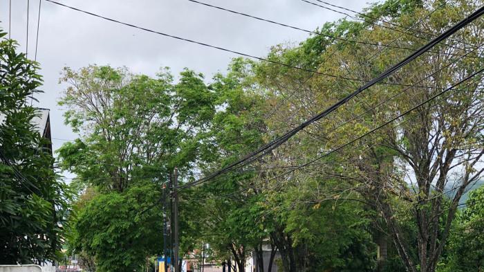 JALANN -- Suasana jalan di Kota Gorontalo pagi ini Selasa 1