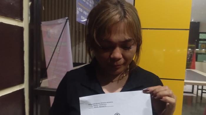 KORBAN -- Wanita diduga jadi korban arisan bodong online di Pohuwato, Provinsi Gorontalo.