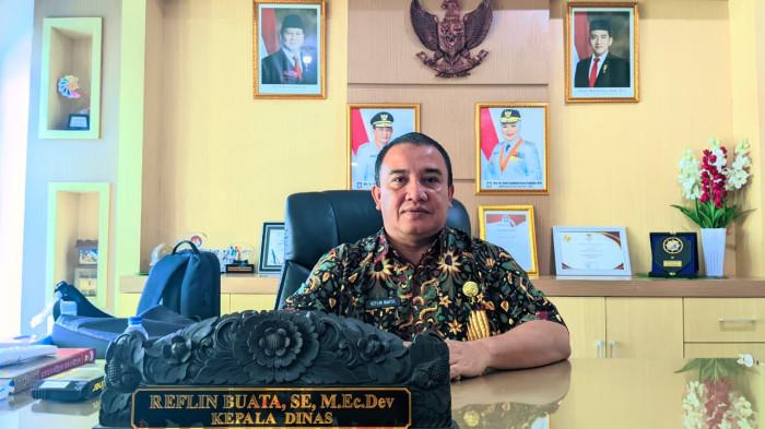 BANTUAN SOSIAL -- Kadis Sosial dan Dukcapil Provinsi Gorontalo, Reflin Buata saat ditemui TribunGorontalo.com Jumat (10/4/2026). Reflin mengungkap bantuan UEP dan BLP3G.