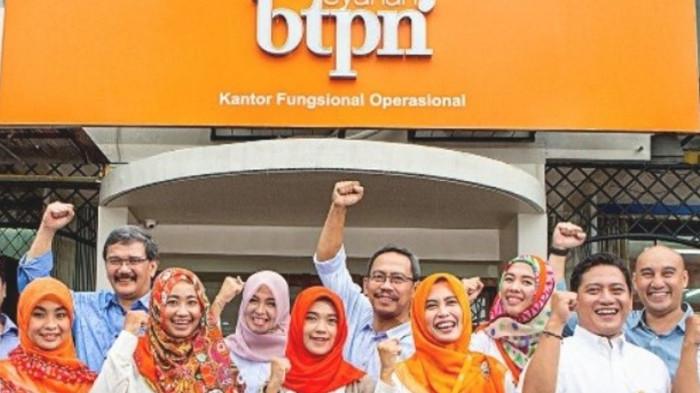 LOWONGAN KERJA -- Karyawan BTPN Syariah. Simak lowongan kerja BTPN Syariah hari ini, Selasa (24/2/2026). (Sumber Foto: infobanknews.com)