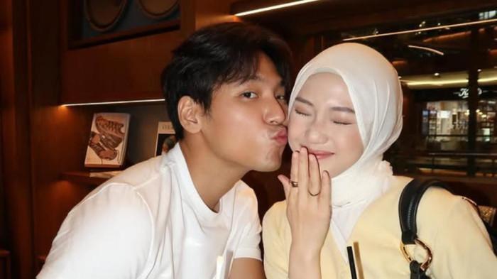 PERSELINGKUHAN -- Selebgram berhijab yang juga merupakan ibu tiga anak ini menjadi sorotan setelah beredar isu perselingkuhan yang melibatkan dirinya dengan pria lain.