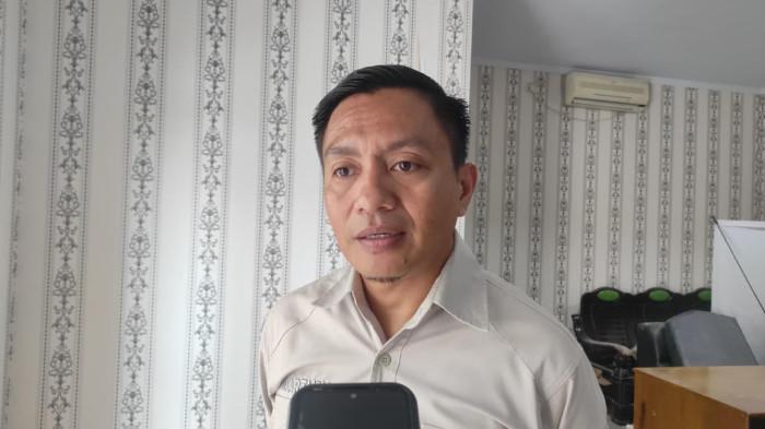 PEMROV GORONTALO -- Kepala Bagian Administrasi dan Pimpinan Biro Umum Setda Provinsi Gorontalo, Marthen Soleman, saat menjelaskan agenda Pemprov Gorontalo, Selasa (6/1/2026).