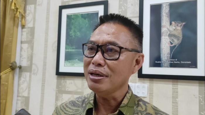 WPR GORONTALO -- Kepala Dinas Tenaga Kerja, ESDM, dan Transmigrasi Provinsi Gorontalo, Wardoyo Pongoliu, saat memberikan keterangan terkait percepatan fasilitasi Izin Pertambangan Rakyat (IPR) di Kabupaten Pohuwato.