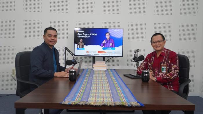 TRIBUN PODCAST - Kepala KPKNL Gorontalo Purwito hadir di Tribun Podcast dengan Manager Content Tribun Gorontalo, Aldi Ponge sebagai host, Selasa (3/2/2026). (Sumber Foto: TribunGorontalo.com)