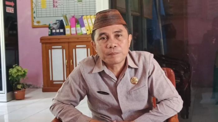 KEKERASAN SISWA -- Kepala SDN 2 Batudaa, Faisal Bima, saat ditemui TribunGorontalo.com, Jumat (26/9/2025). Faisal mengaku kaget tiba-tiba ditelepon polisi menanyakan kasus dugaan guru tampar siswa di sekolahnya.