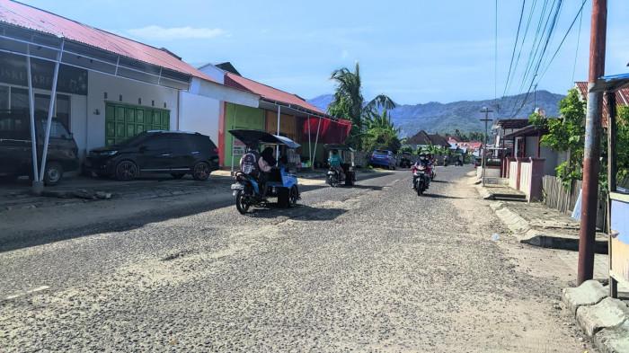 JALAN RUSAK -- Kondisi Jalan Rambutan, Kelurahan Buladu, Kecamatan Kota Barat, Kota Gorontalo, Provinsi Gorontalo yang rusak, Selasa (3/2/2026).