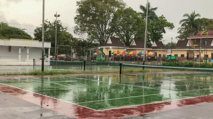 LAPANGAN PADEL – Potret lapangan tenis di Lapangan Taruna Remaja Kota Gorontalo. Pemerintah Kota Gorontalo bakal membangun lapangan padel perdana.