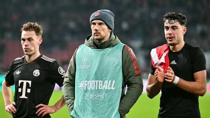 Leon Goretzka (tengah) kini berpotensi meninggalkan Bayern Munich