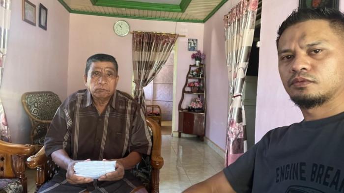 ZAKAT FITRAH -- Lurah Molosifat U Kecamatan Sipatana, Kota Gorontalo saat menyaluran uang zakat fitrah. Zulkarnain Duto angkat bicara perihal isu penyelewengan zakat fitrah. (Sumber Foto: Zulkarnain Duto)