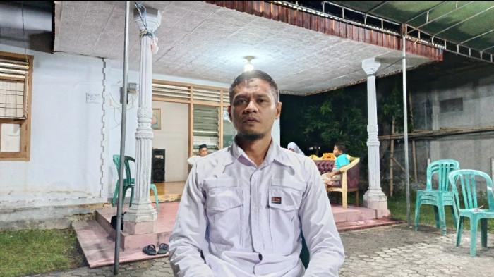 KECEWA BERAT - Lurah Molosipat U, Septian Z Duto, Kecamatan Sipatana Kota Gorontalo saat diwawancarai Tribun Gorontalo, Rabu (19/11/2025). Septian meluapkan kekecewaannya perihal pelayanan Puskesmas Sipatana.