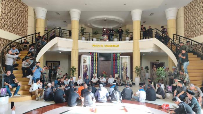 MAYDAY -- Tampak suasana di kantor Gubernur Gorontalo