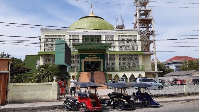 IBADAH -- Masjid Sabilurrasyad Universitas Negeri Gorontalo (UNG).