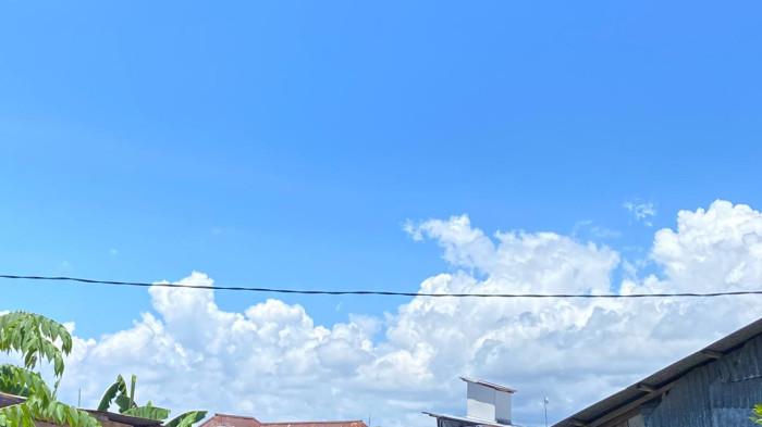 Mayoritas berawan – Seluruh kabupaten di Gorontalo diprakirakan berawan, hujan