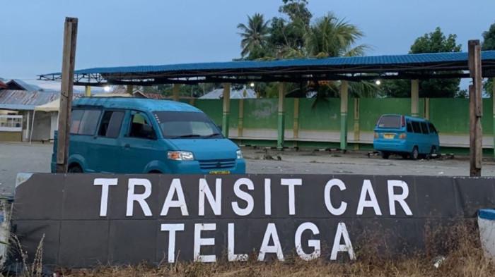 Mobil terparkir di Terminal Transit Car Telaga Gorontalo, Senin (16/3/2026)