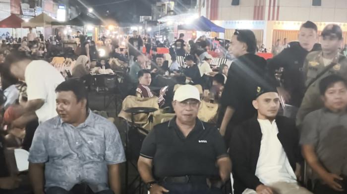 PASAR SENTRAL -- Momen Adhan Dambea berada di Pasar Sentral Kota Gorontalo.